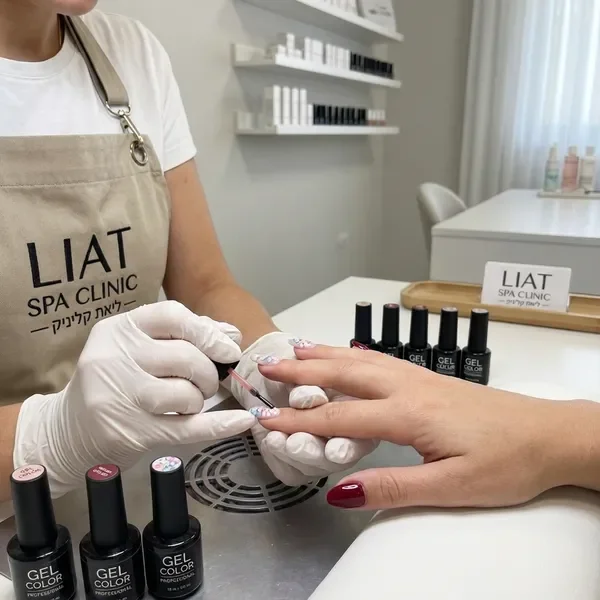 מניקור מקצועי ומעוצב